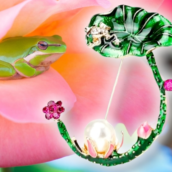 Gold plated pink and white crystal pearl Lily pad frog necklace/brooch - Picture 13 of 15